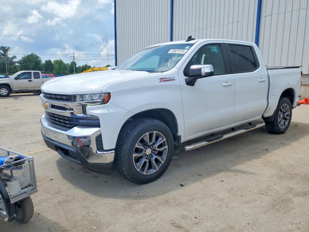 Salvage Chevrolet Silverado Image