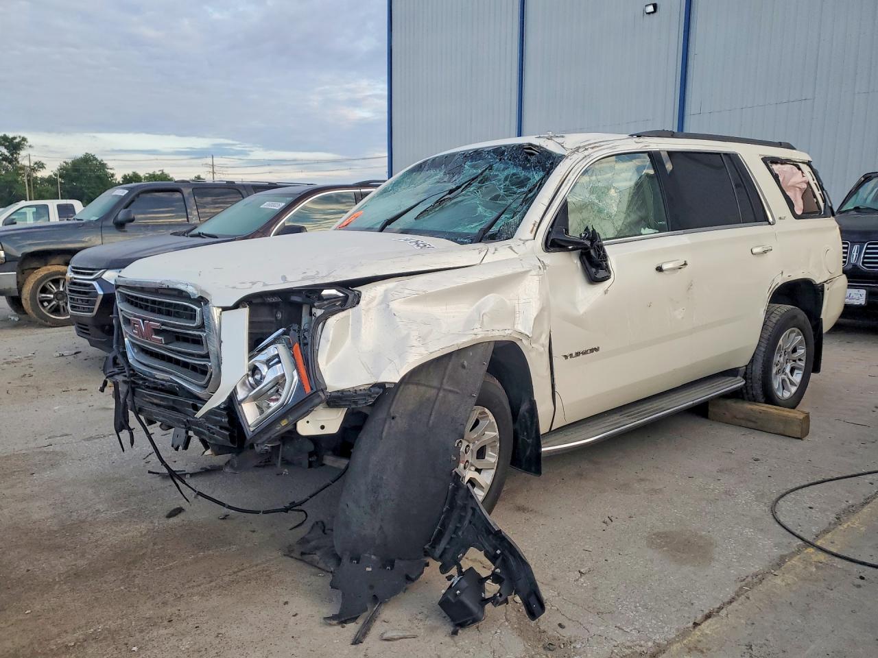 Salvage GMC Yukon Image