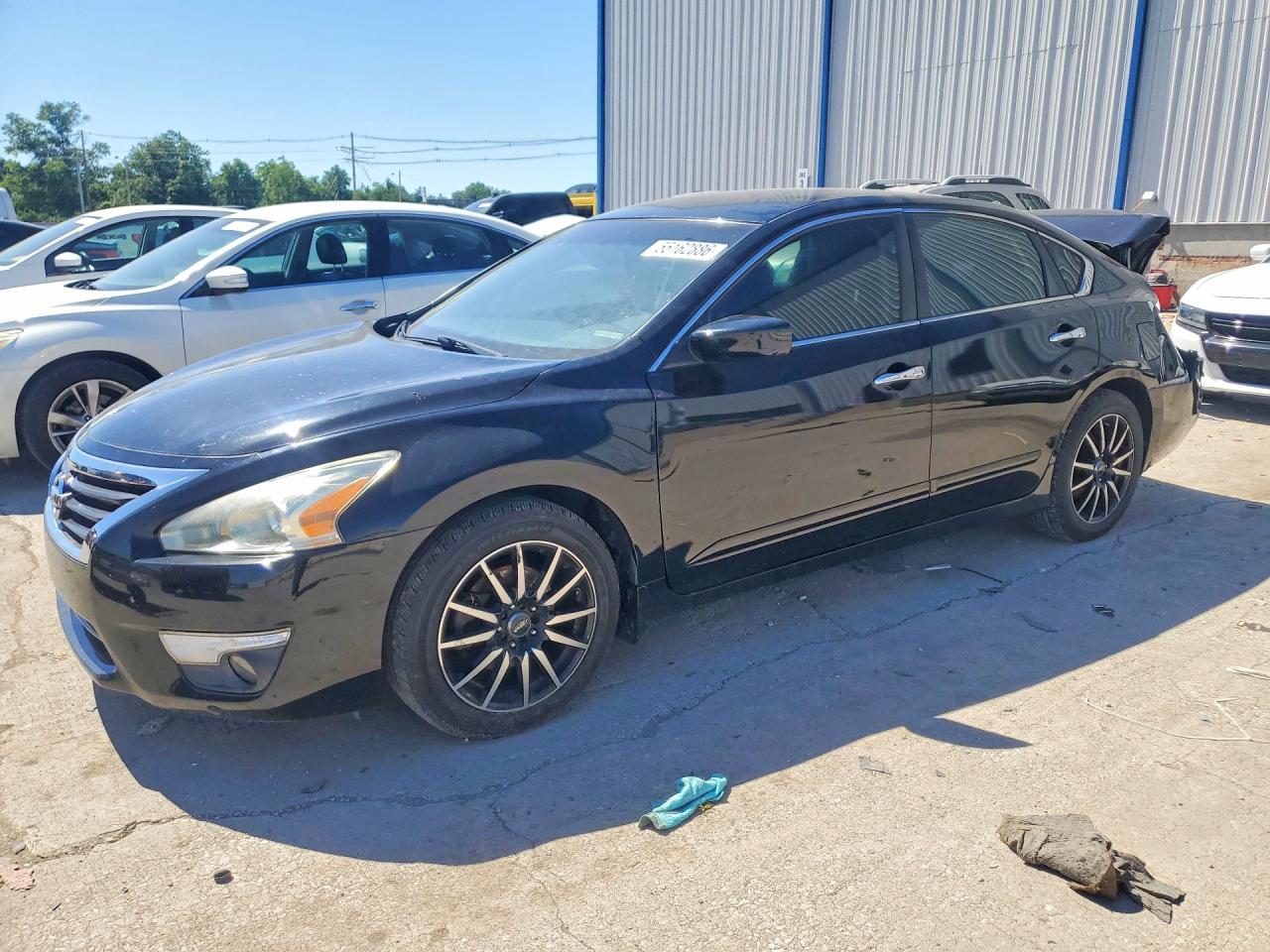 Salvage Nissan Altima Image