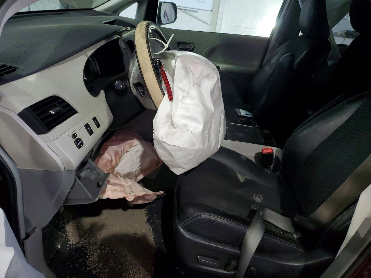 Toyota Sienna Se 8-passenger
