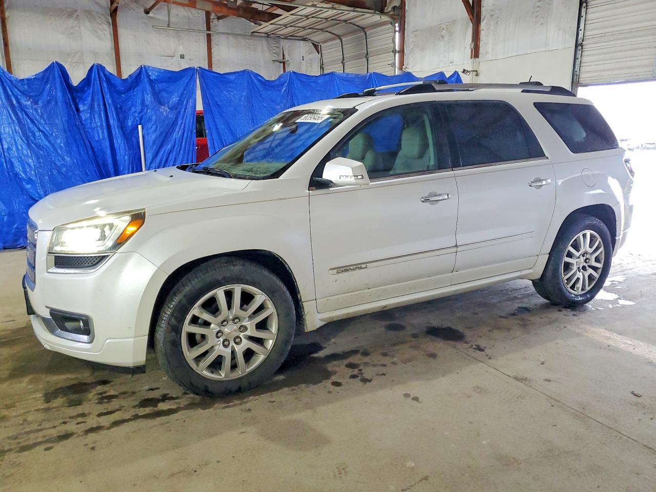 Salvage GMC Acadia Image