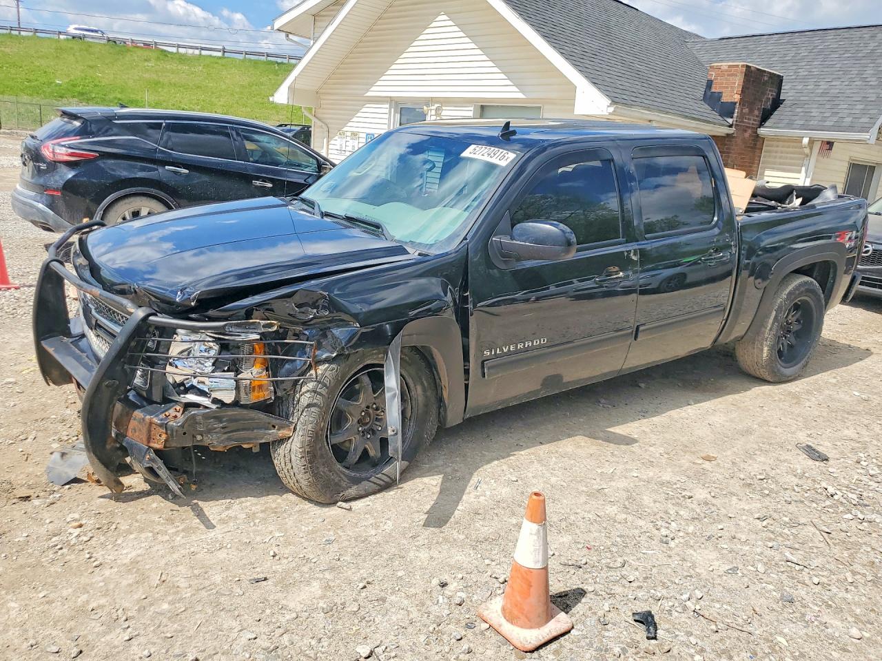 Salvage Chevrolet Silverado Image