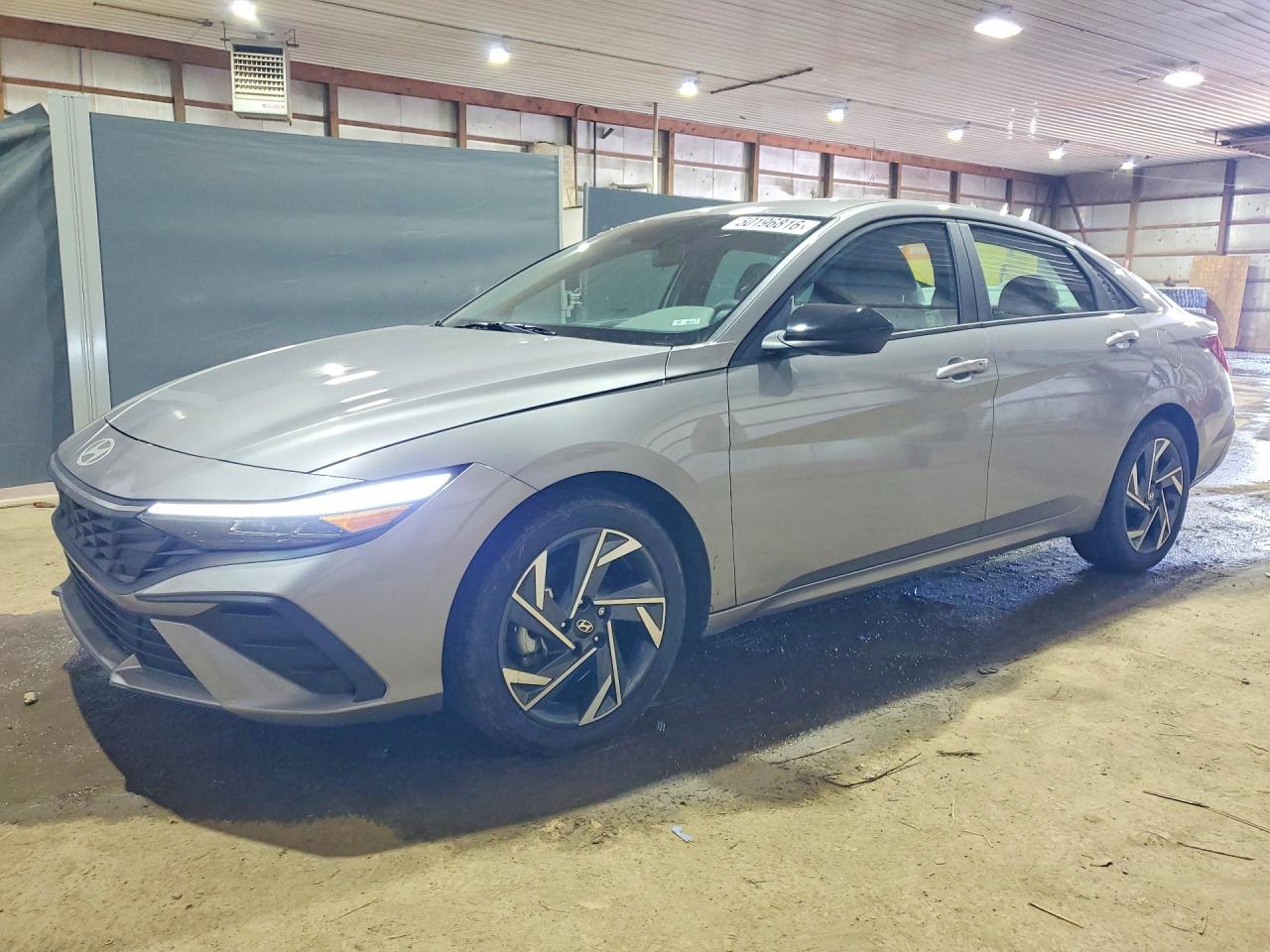 Salvage Hyundai ELANTRA Image