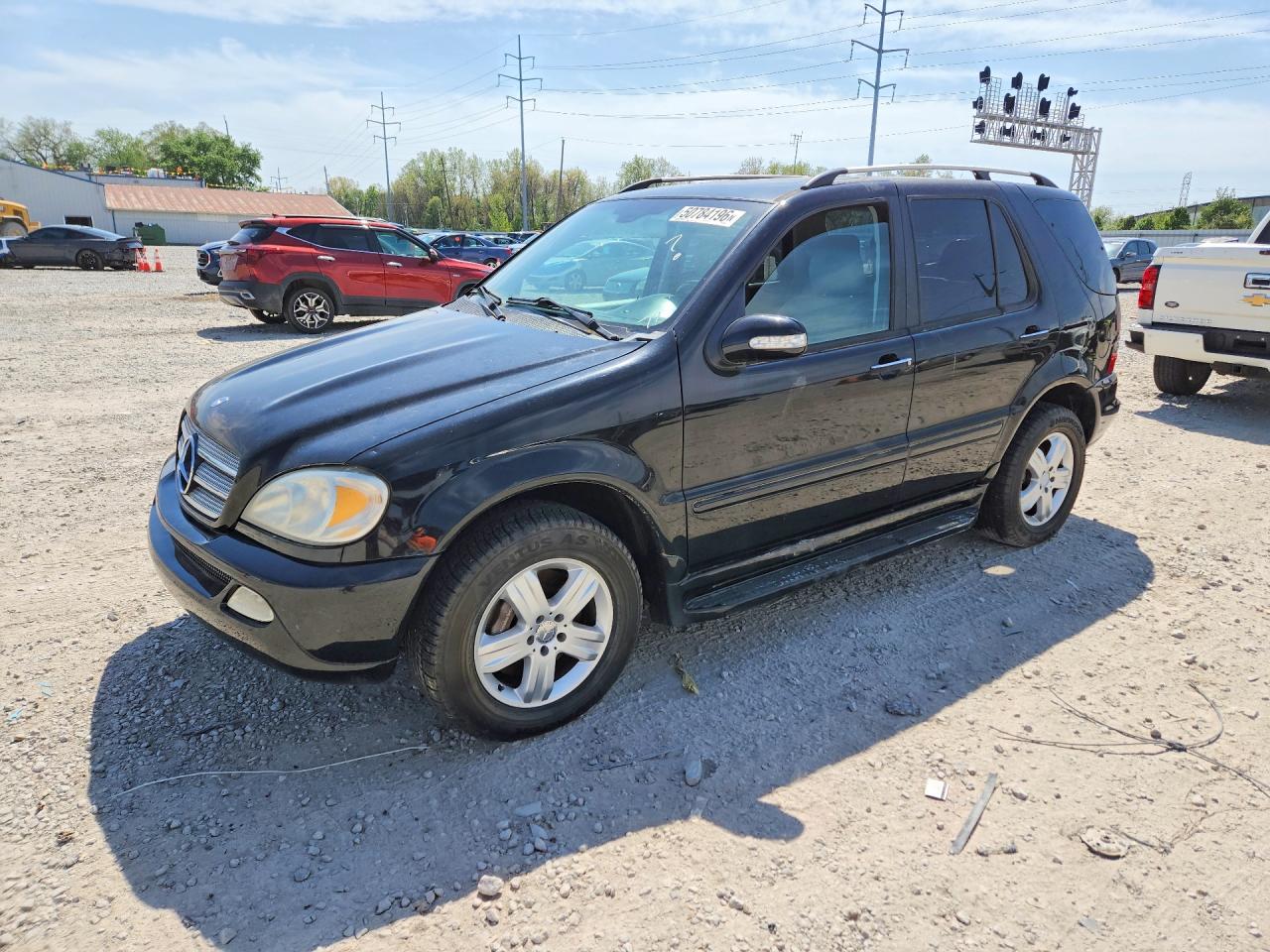 Salvage Mercedes-Benz M-Class Image