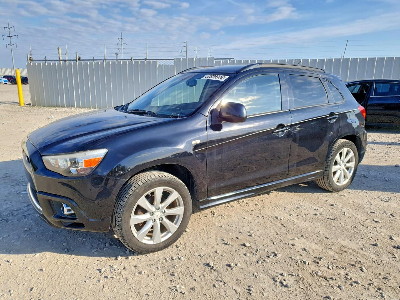 Salvage Mitsubishi Outlander Image