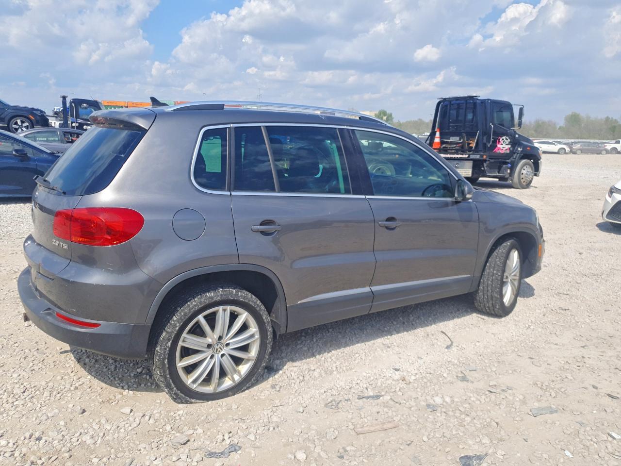 Volkswagen Tiguan S