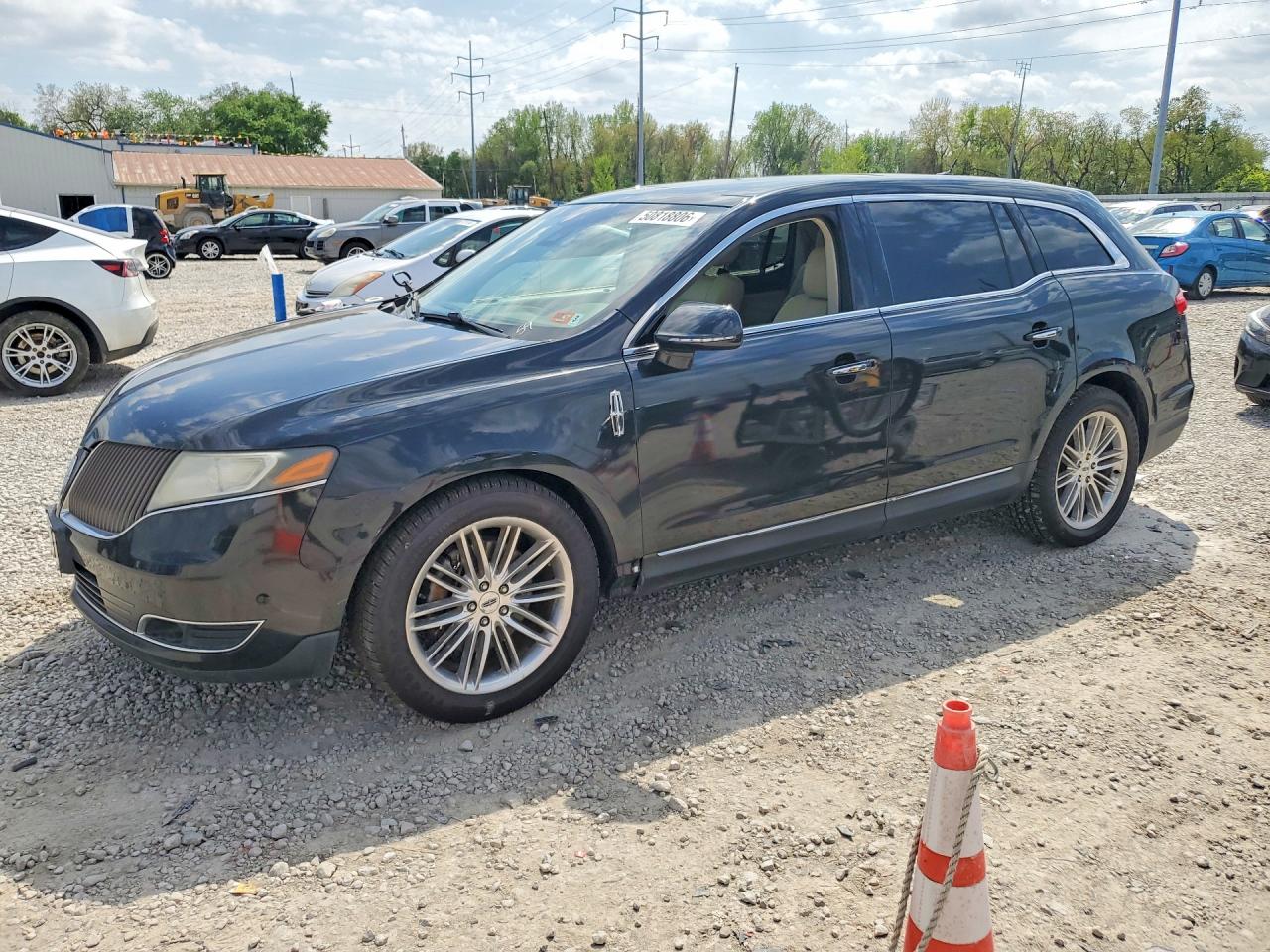 Salvage Lincoln MKT Image