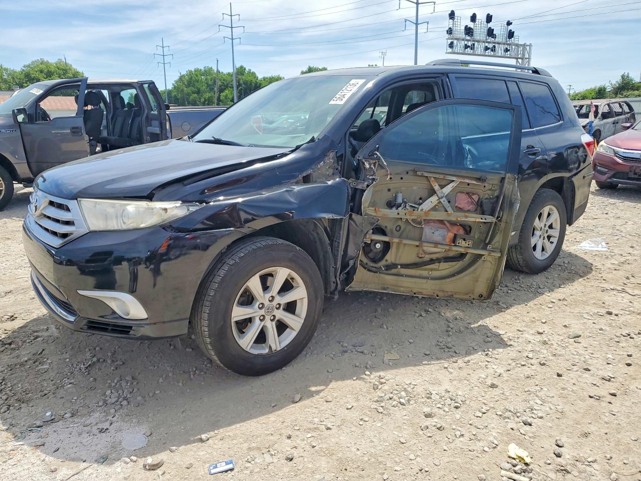 Salvage Toyota Highlander Image