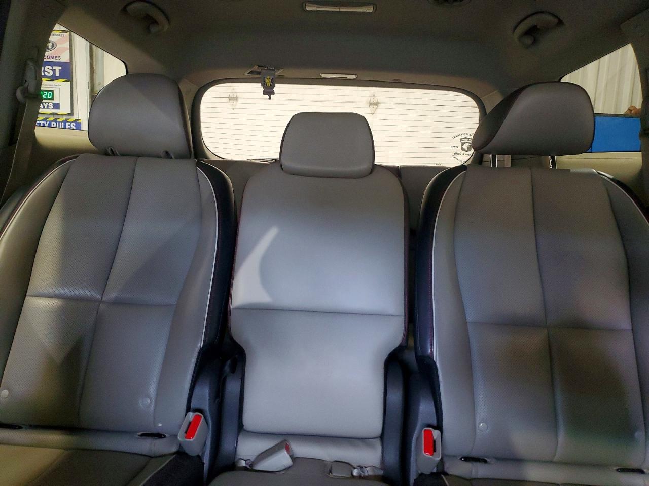 Kia Sedona Lx