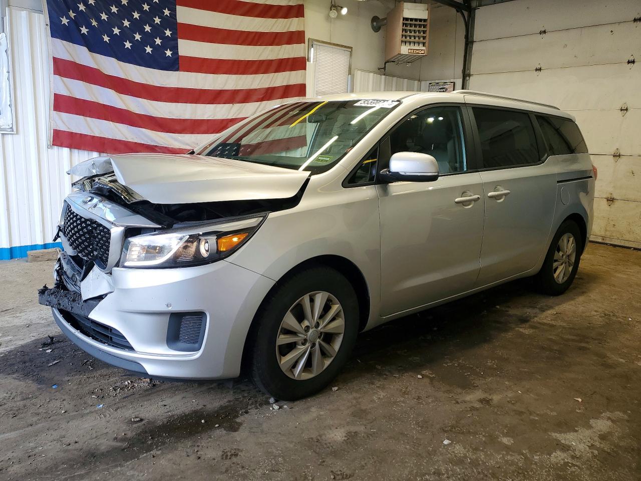 Salvage Kia Sedona Image