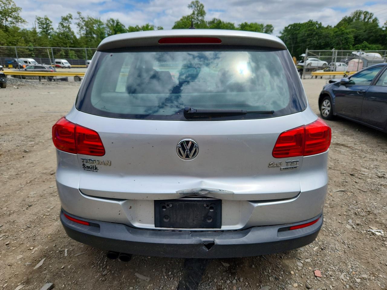 Volkswagen Tiguan S