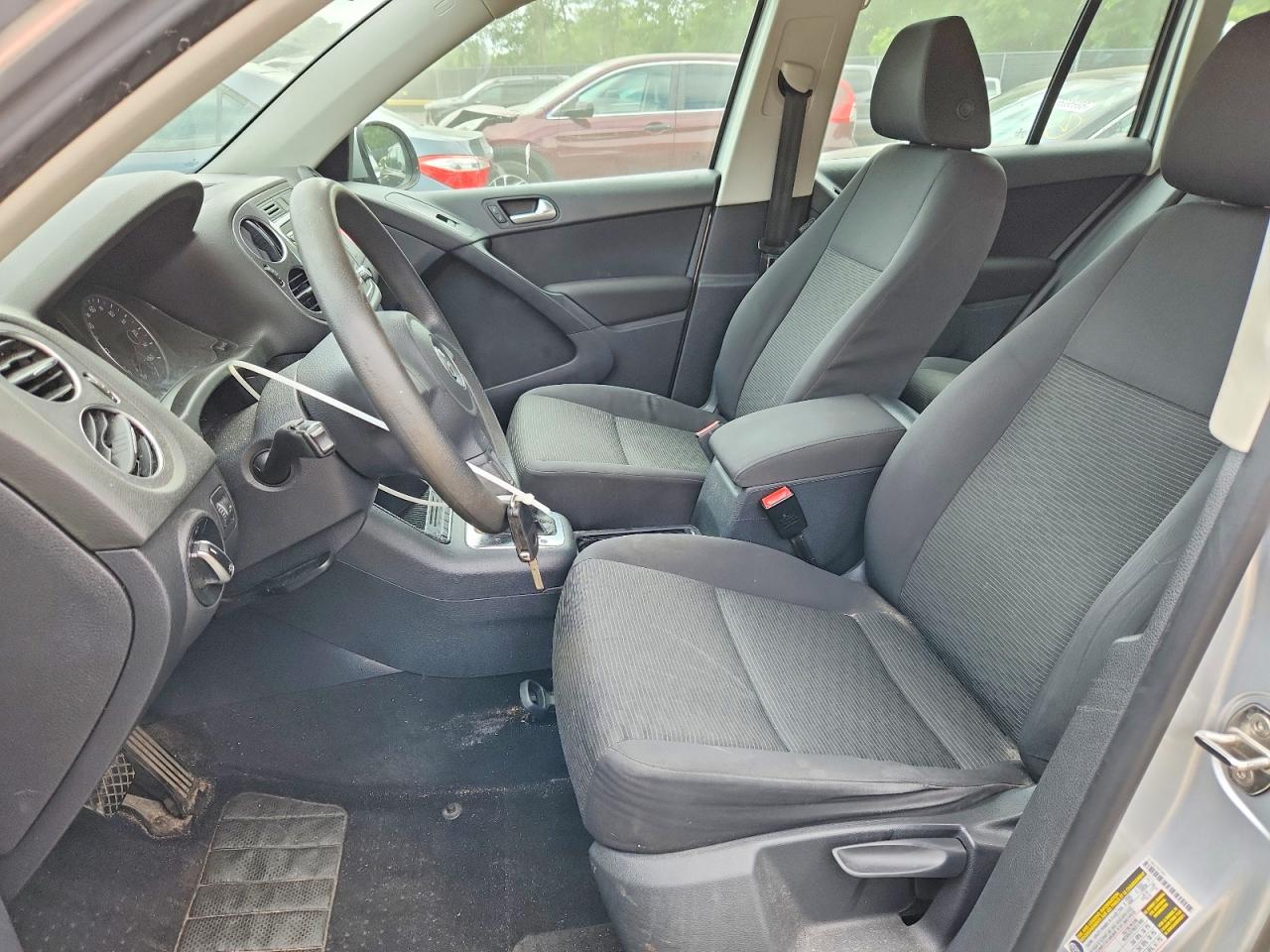 Volkswagen Tiguan S