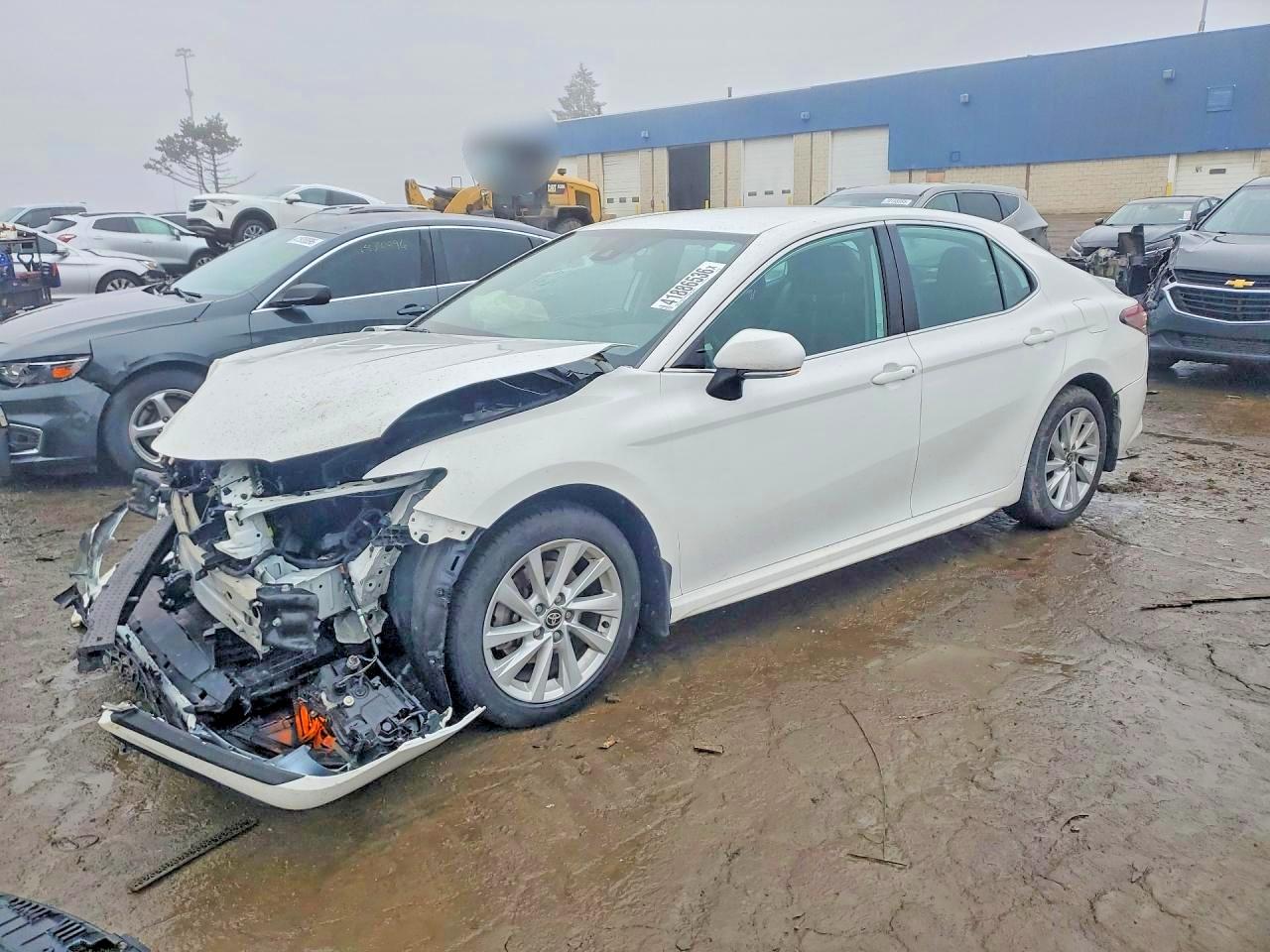 Salvage Toyota Camry Image
