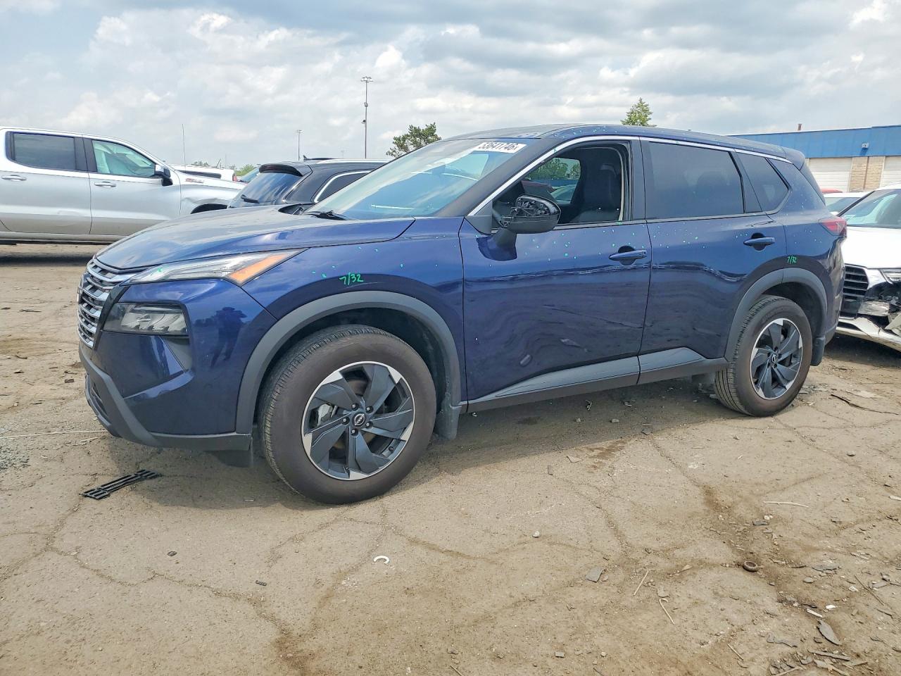 Salvage Nissan Rogue Image