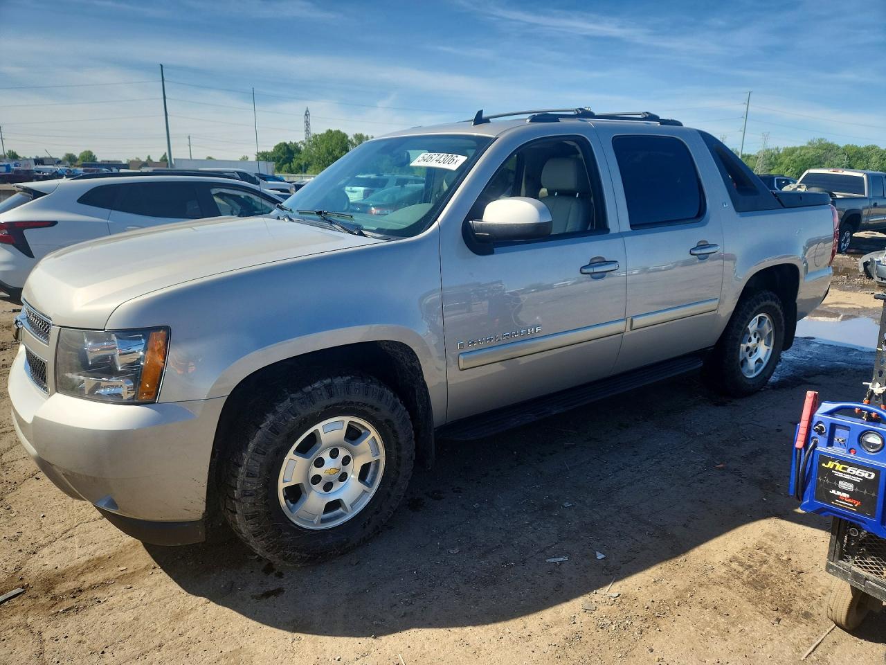 Salvage Chevrolet Avalanche Image