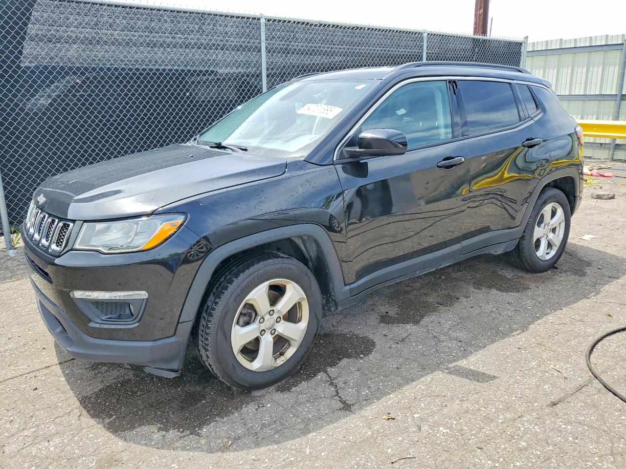 Salvage Jeep Compass Image