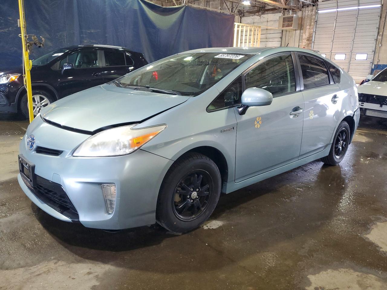 Salvage Toyota Prius Image