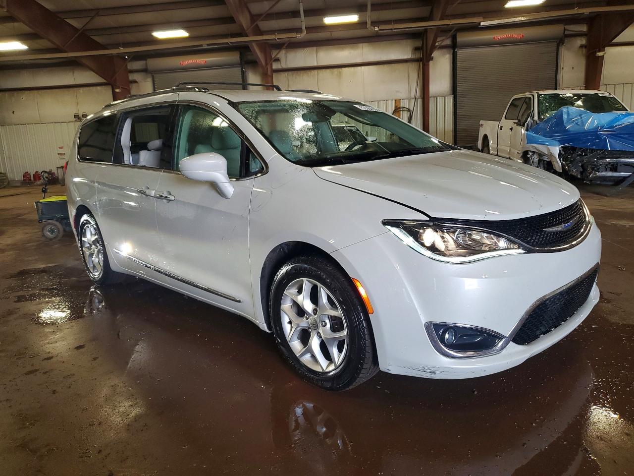 Chrysler Pacifica Touring L