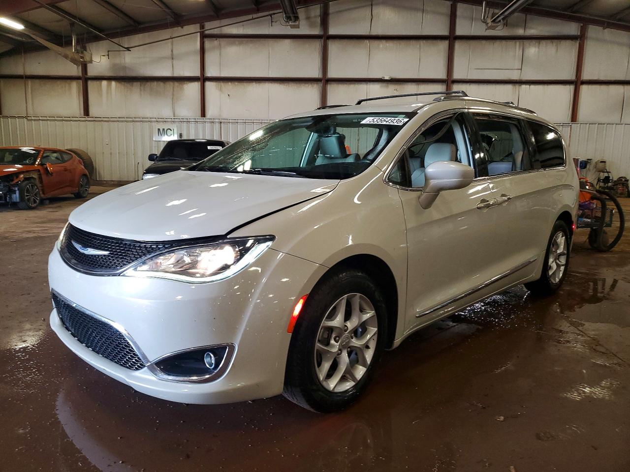 Salvage Chrysler Pacifica Image