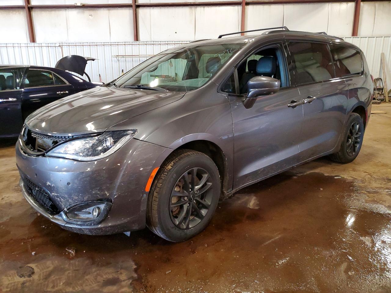 Salvage Chrysler Pacifica Image