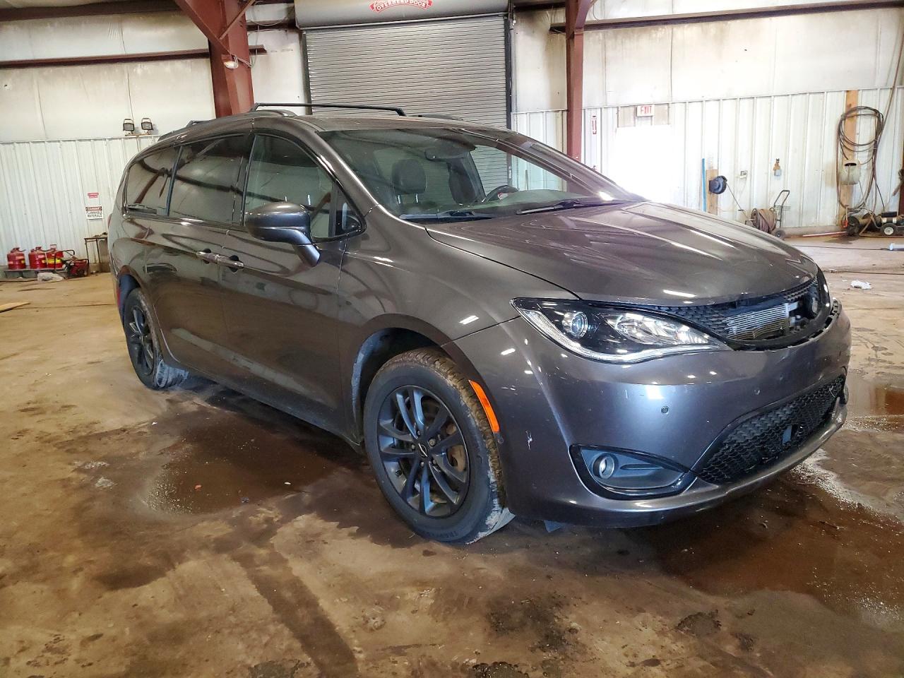 Chrysler Pacifica Touring L