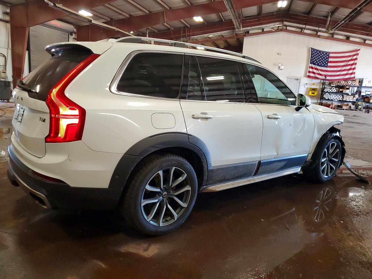 Volvo XC90 T6