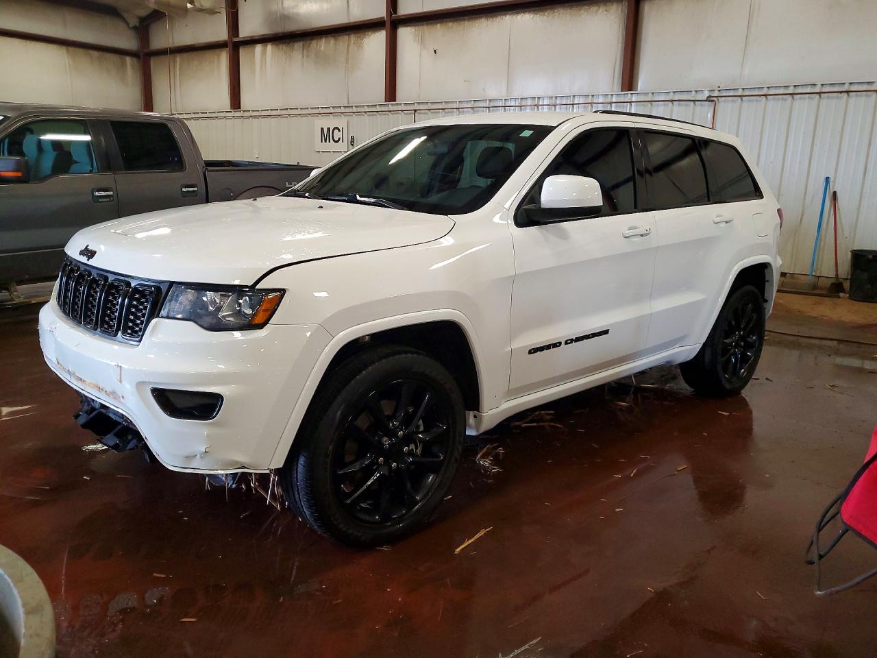 Salvage Jeep Cherokee Image