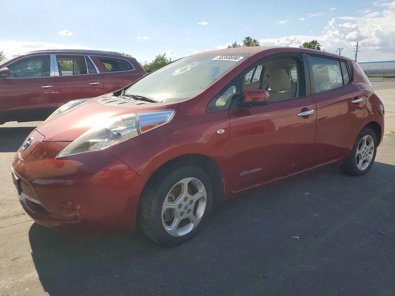 Salvage Nissan LEAF Image