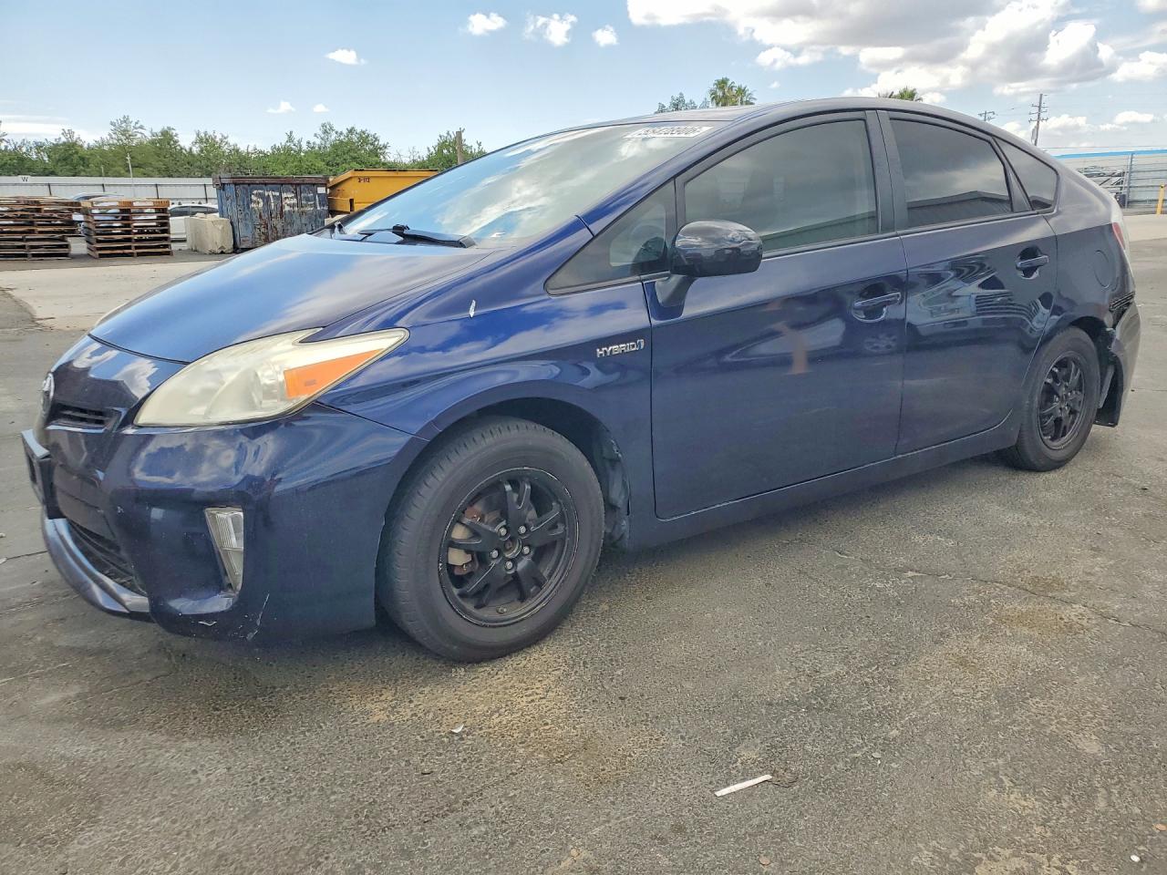 Salvage Toyota Prius Image