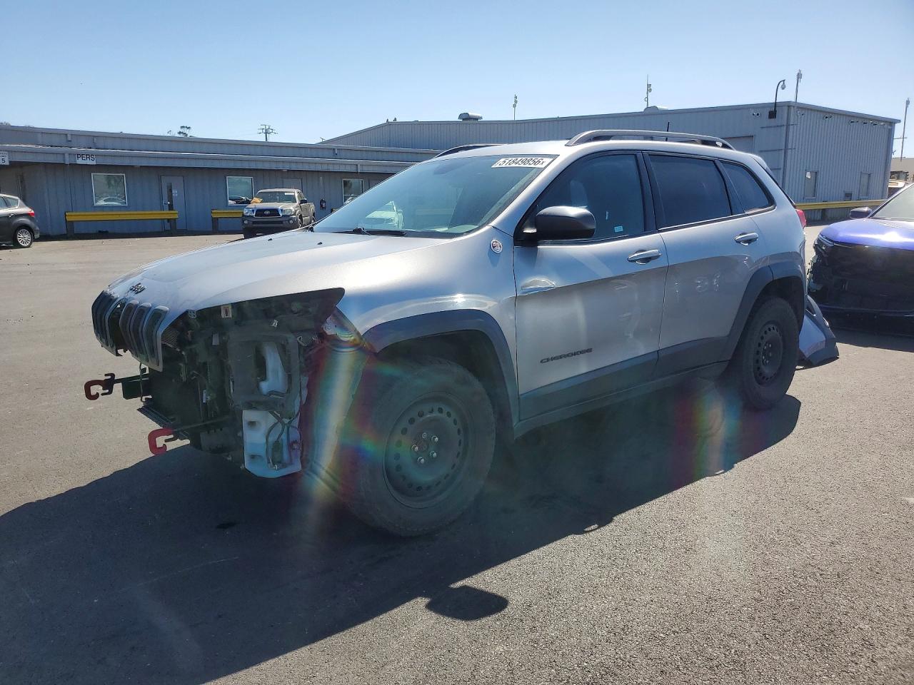 Salvage Jeep Cherokee Image