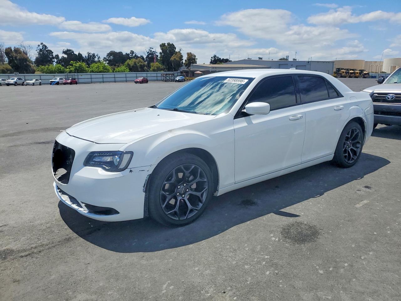 Salvage Chrysler 300 Image