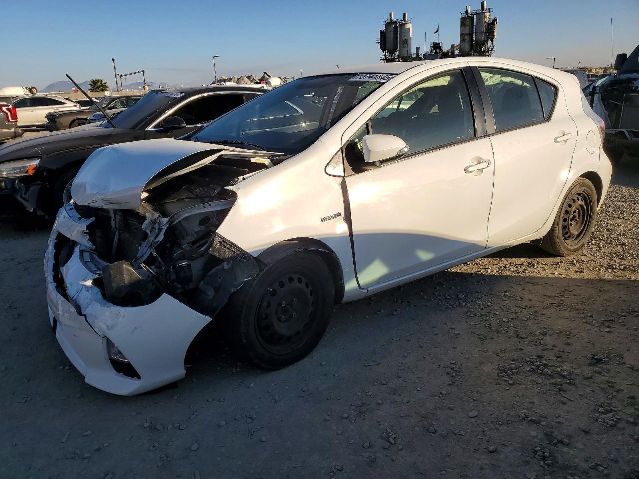 Salvage Toyota Prius Image