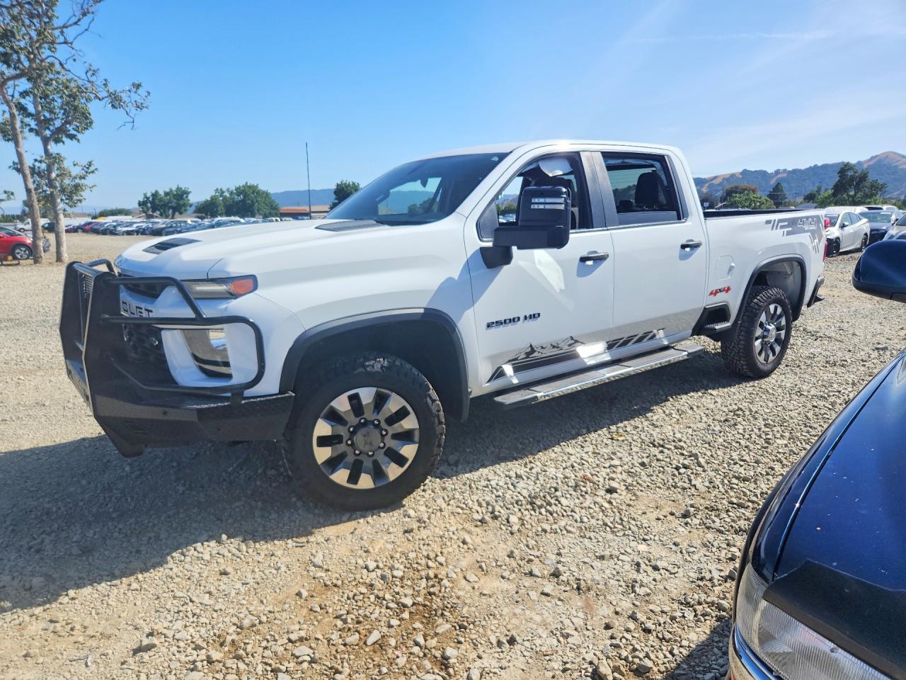 Salvage Chevrolet Silverado Image