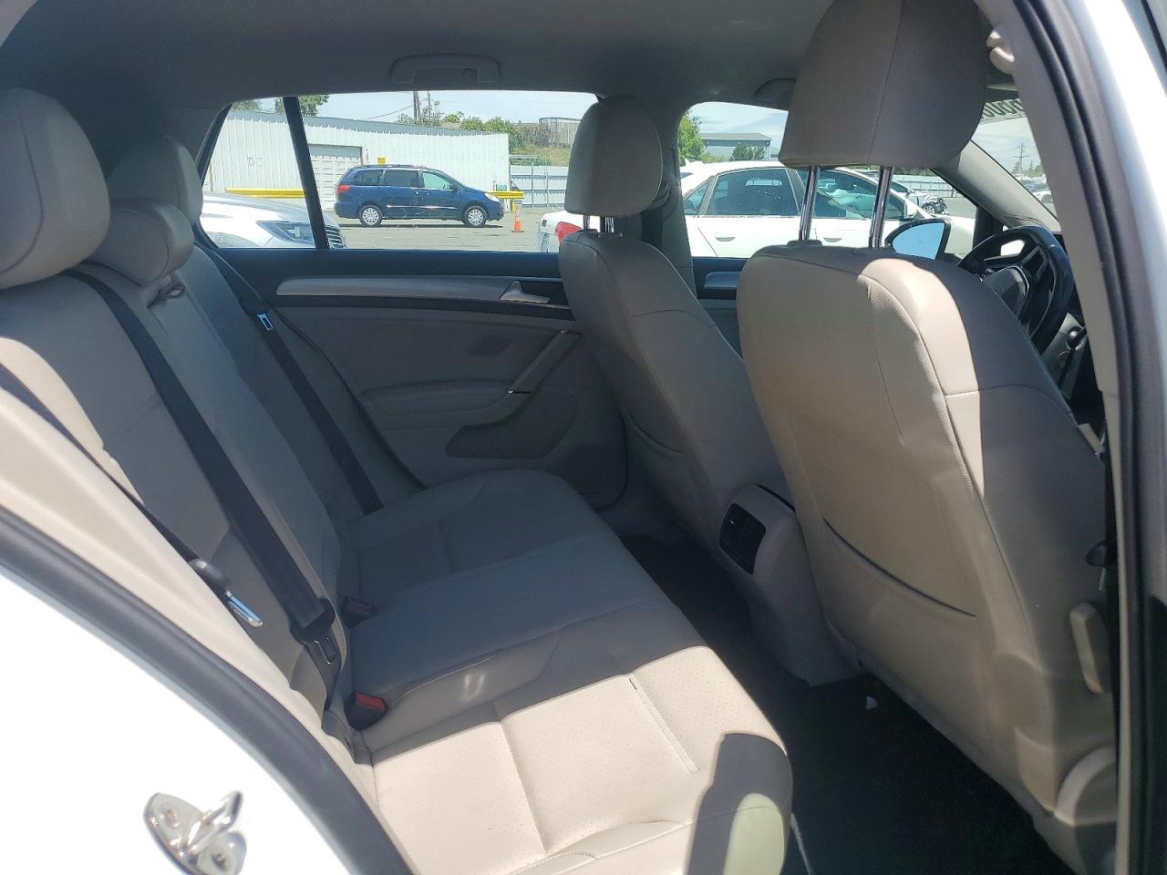 Volkswagen Golf Sel Premium