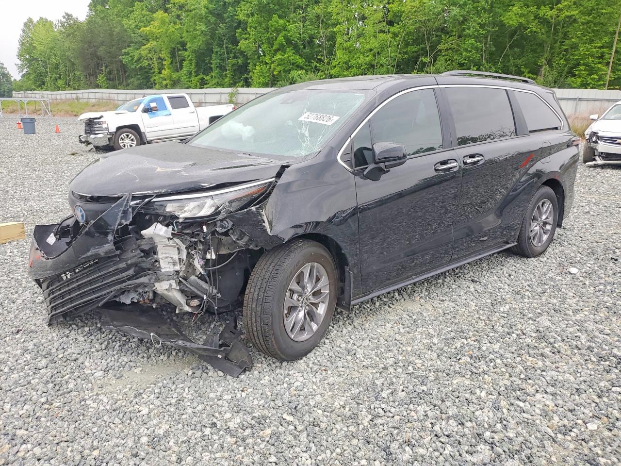 Salvage Toyota Sienna Image