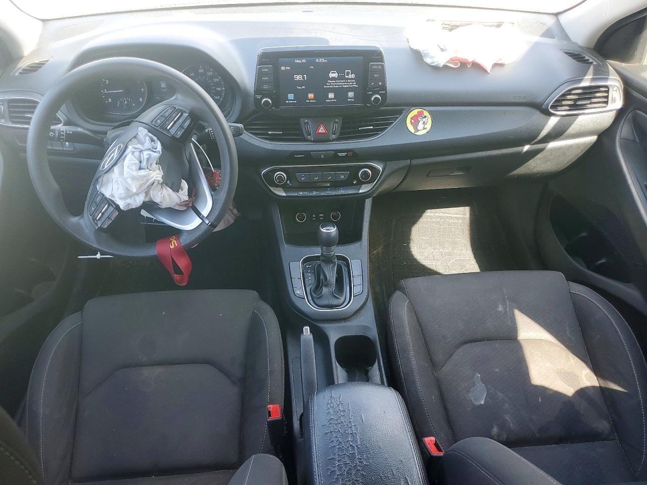 Hyundai ELANTRA Base