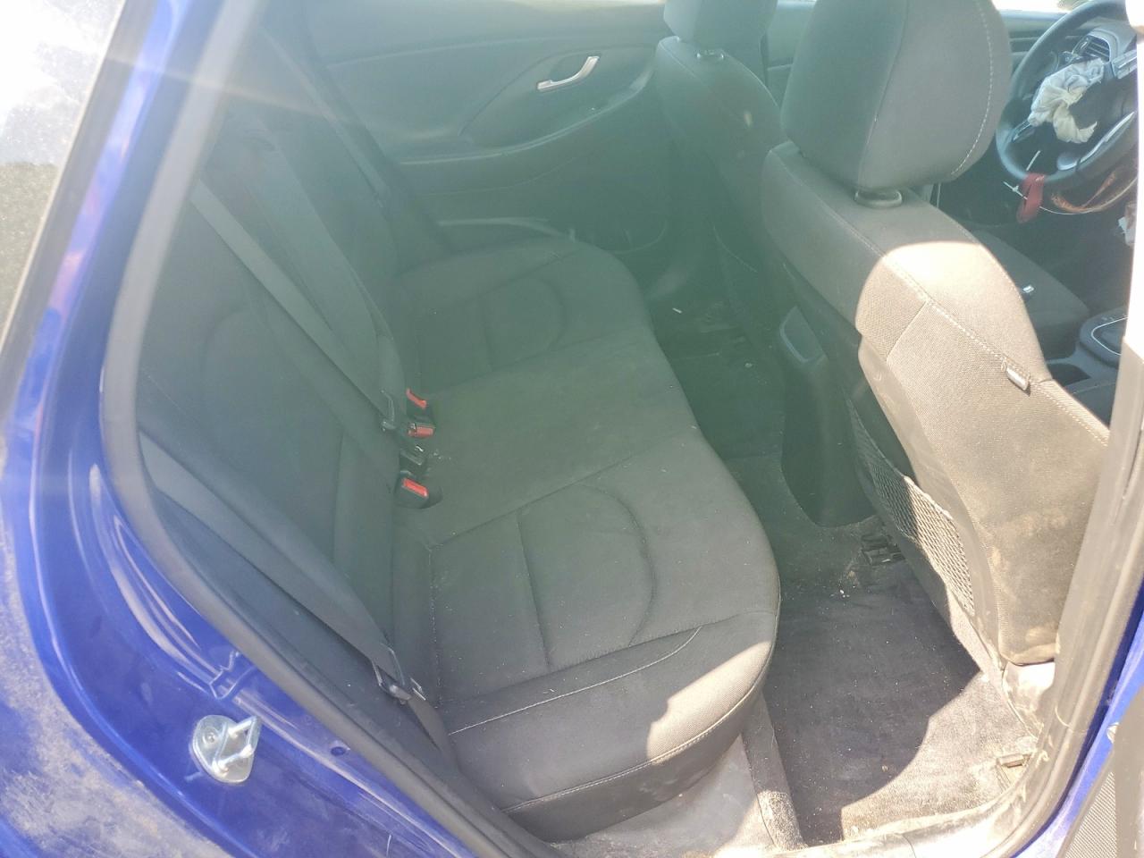 Hyundai ELANTRA Base