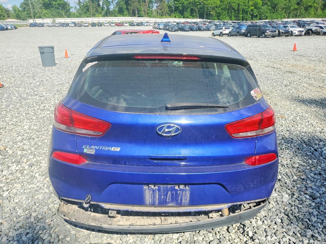 Hyundai ELANTRA Base
