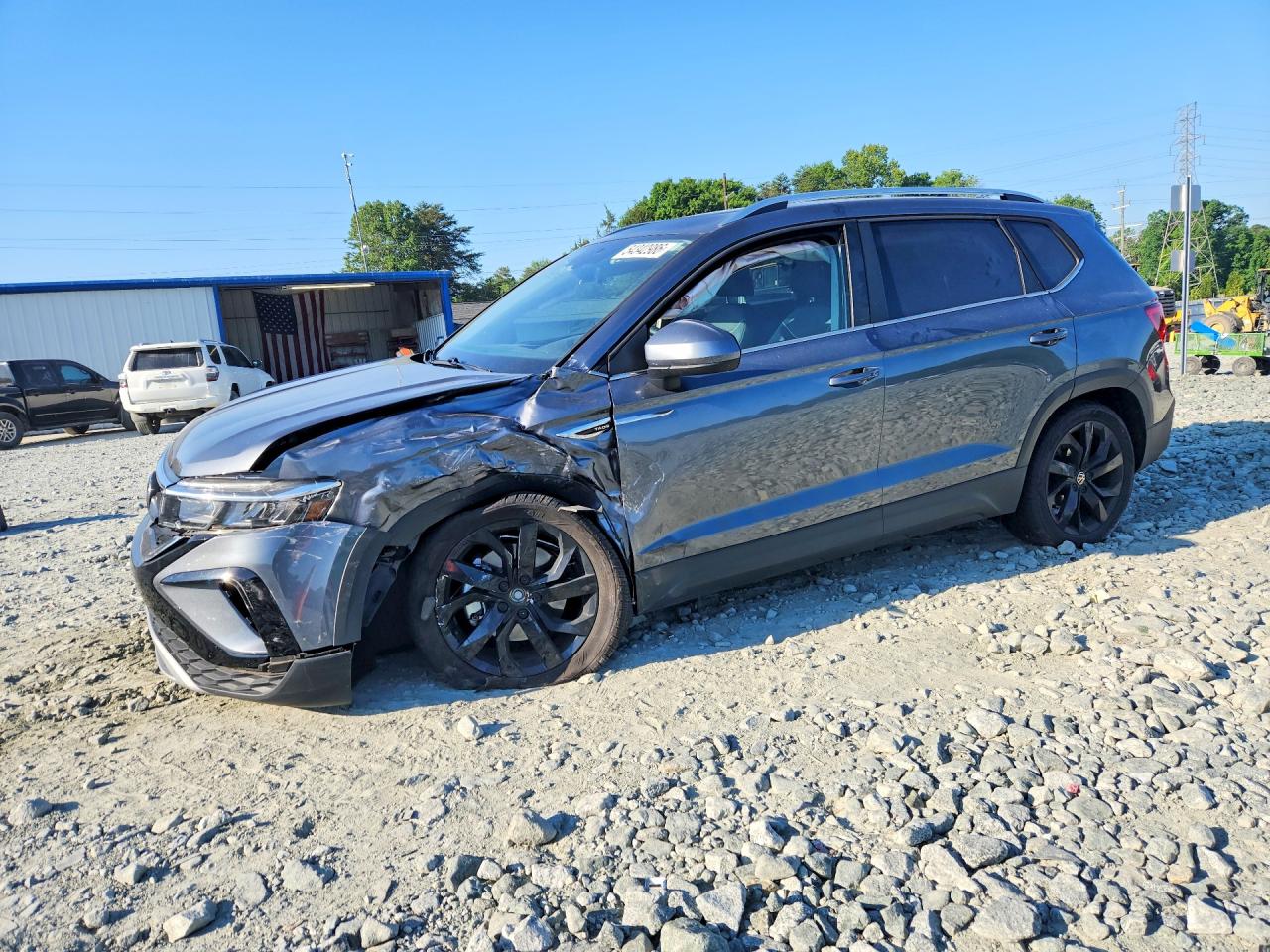 Salvage Volkswagen Taos Image