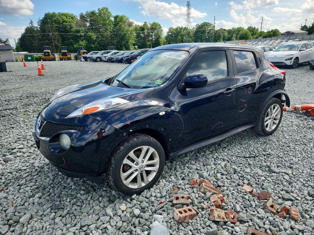 Salvage Nissan JUKE Image