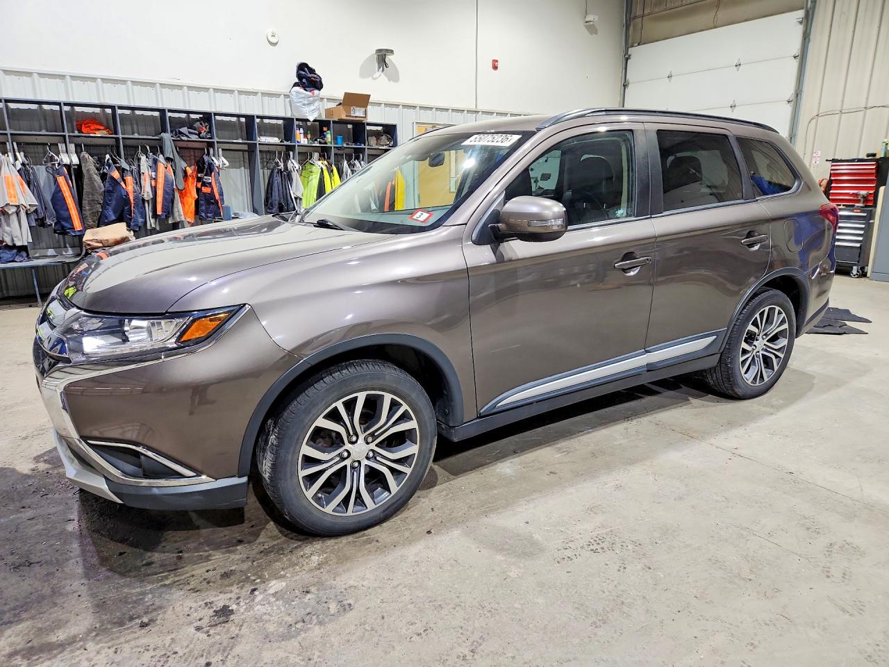 Salvage Mitsubishi Outlander Image
