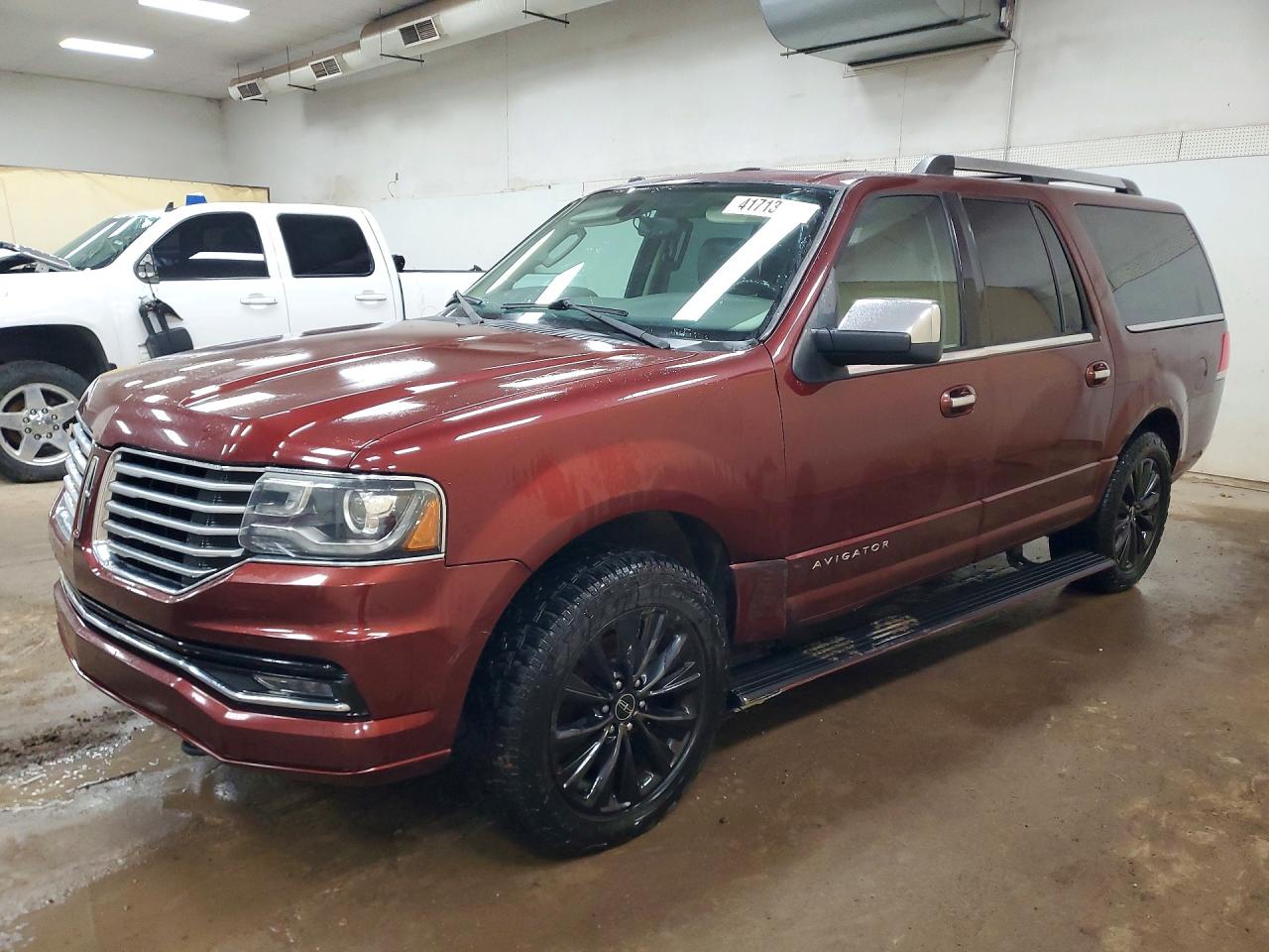 Salvage Lincoln Navigator Image