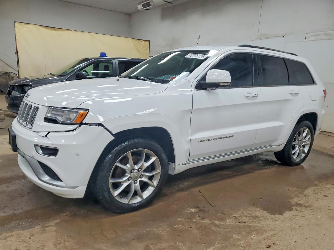 Salvage Jeep Cherokee Image