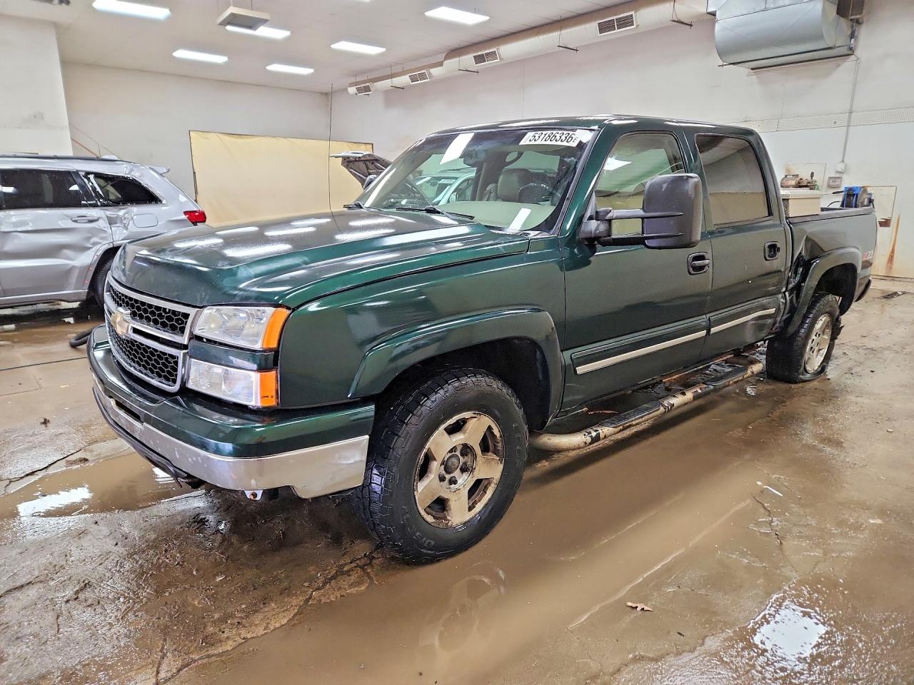 Salvage Chevrolet Silverado Image