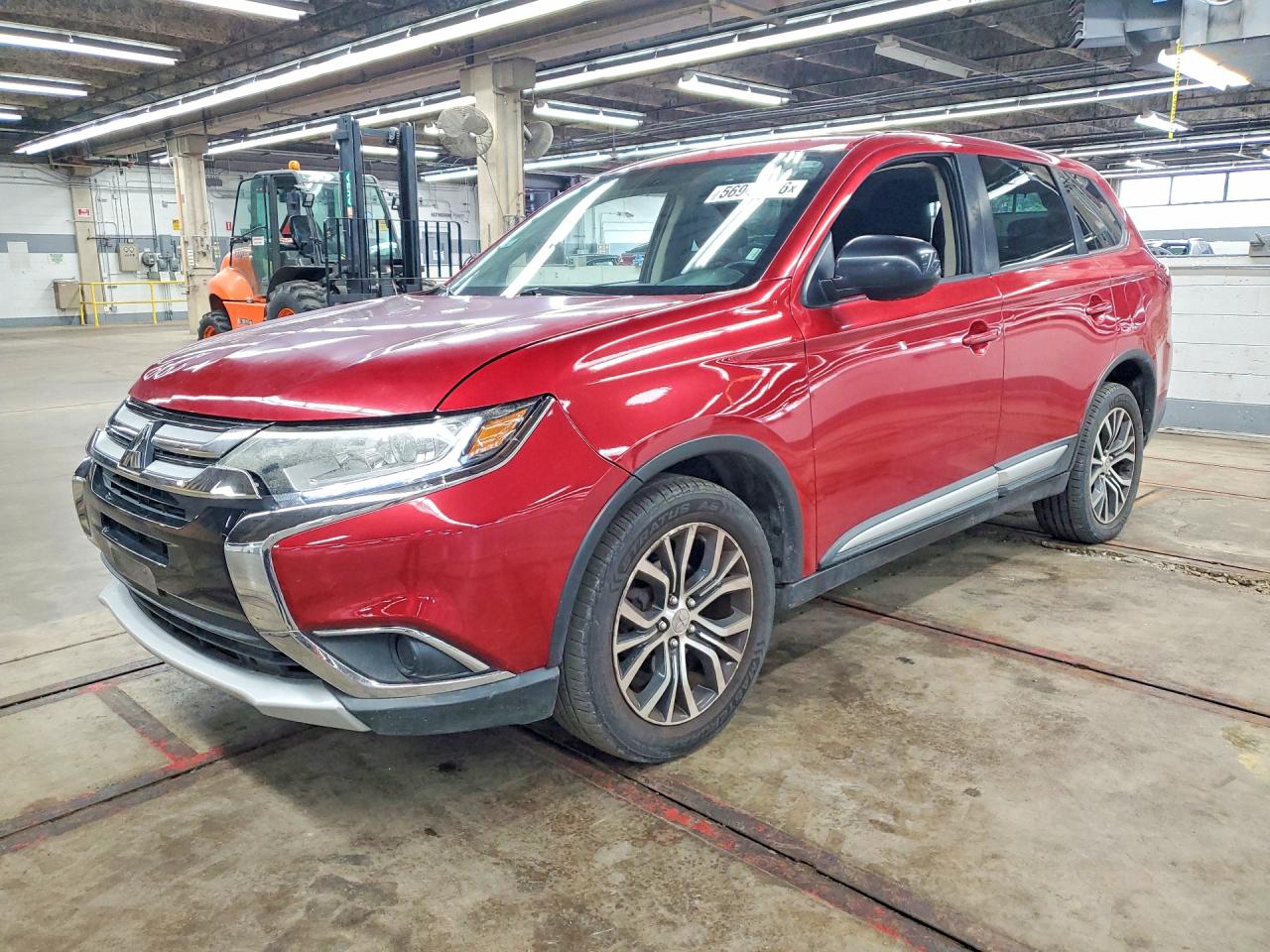 Salvage Mitsubishi Outlander Image