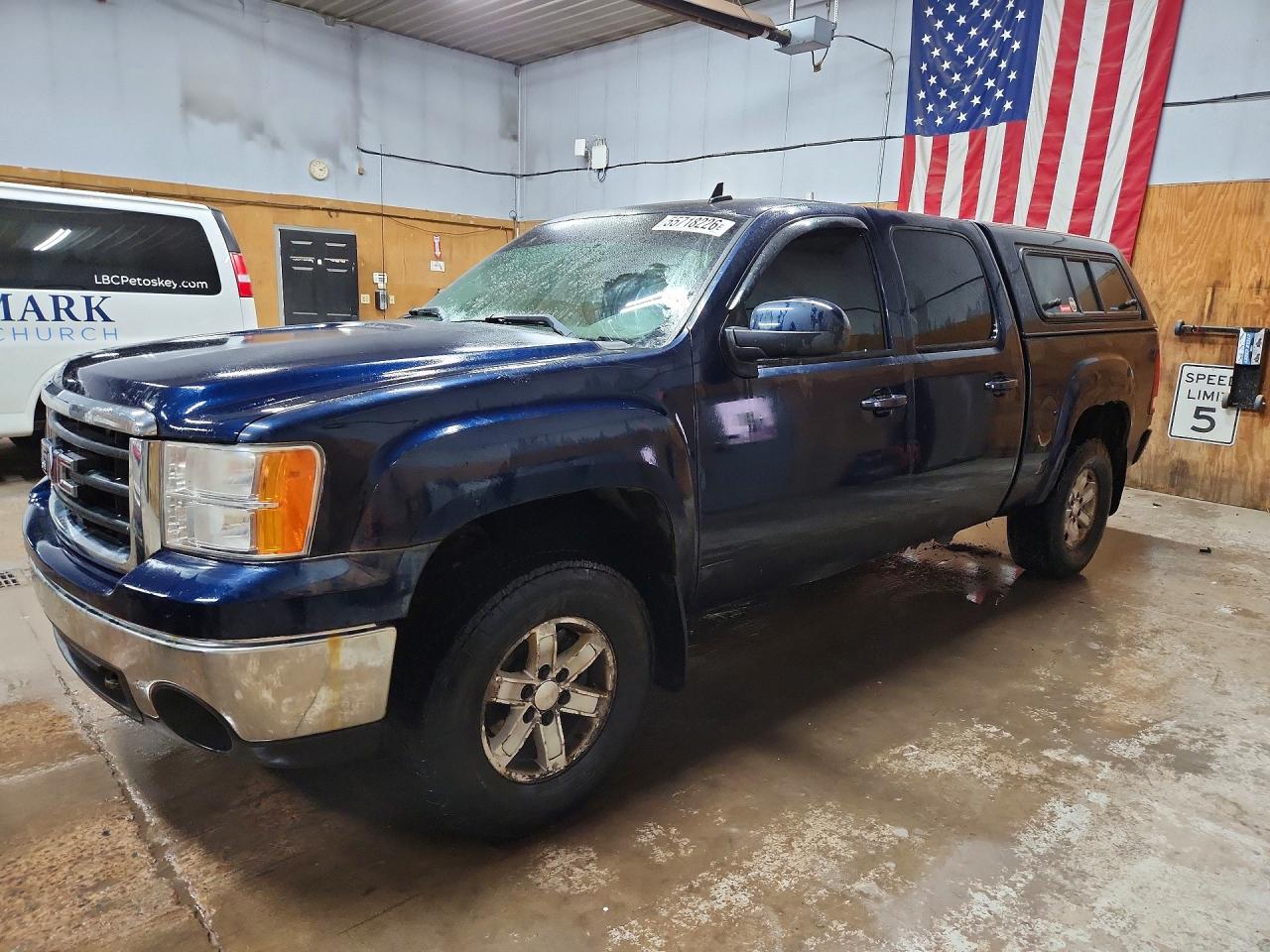 Salvage GMC Sierra Image