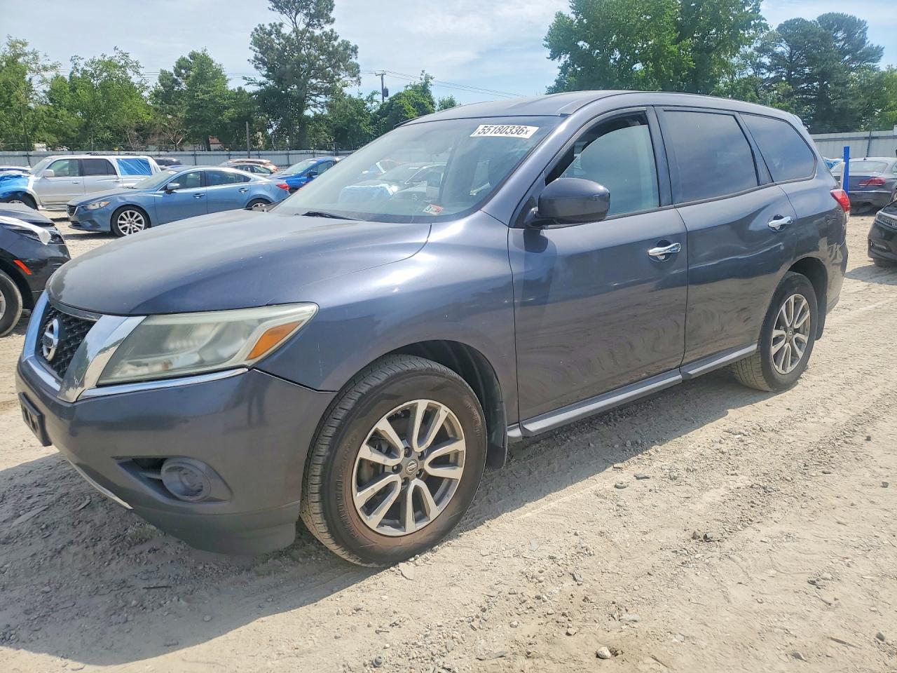 Salvage Nissan Pathfinder Image