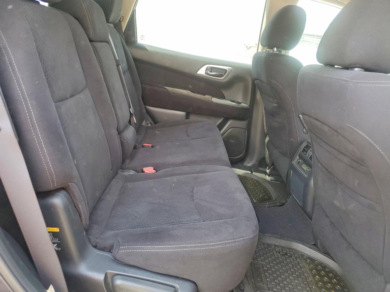 Nissan Pathfinder S