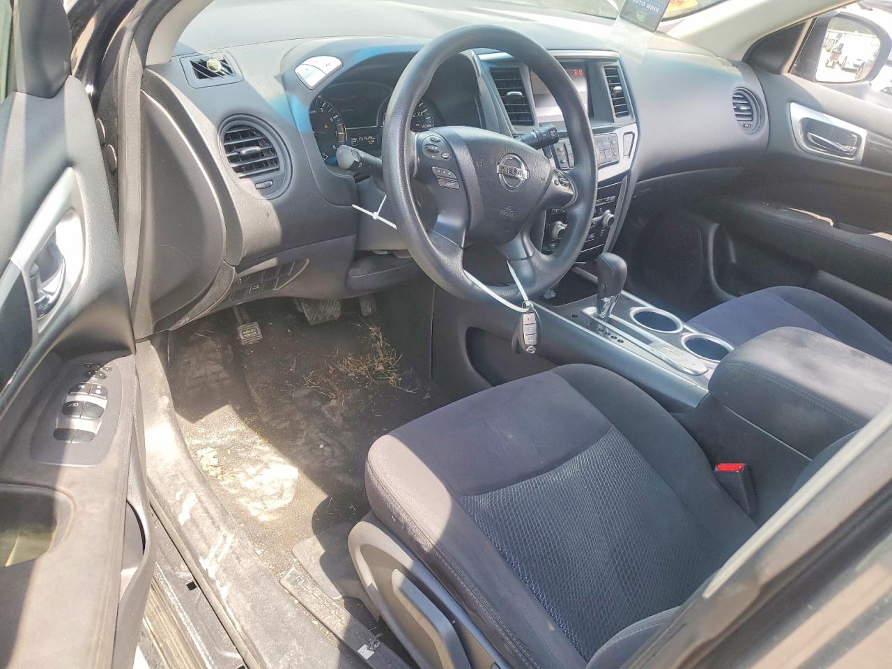 Nissan Pathfinder S