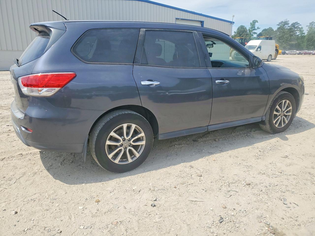 Nissan Pathfinder S